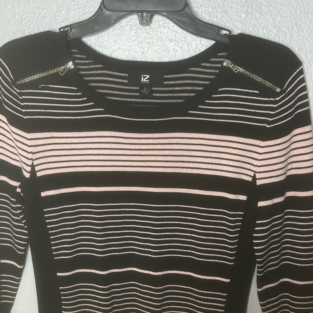 Iz Byer Black and Blush Striped Crew Neck Quarter Sleeve Lightweight Sweater - Picture 2 of 5